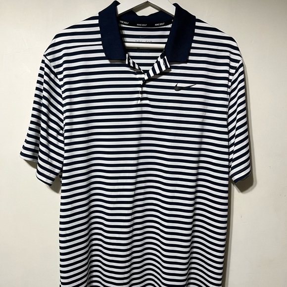 NIKE Golf Shirt - Picture 3 of 6